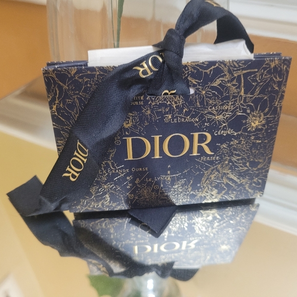 Host pick  🔥 Dior  charm 🔥 - Picture 7 of 12